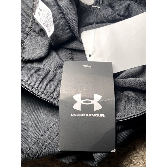 Under Armour - NWT - Girls' XS Black Athletic Shorts - Picture 9 of 9